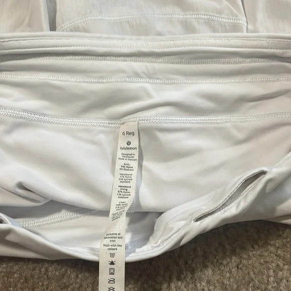 Lululemon Tennis Skirt. Worn one time. Size 6 - Picture 4 of 4